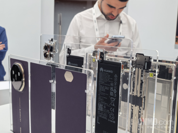 華為Mate XTs拆解機亮相MWC 2026 內部構造“一覽無(wú)遺”