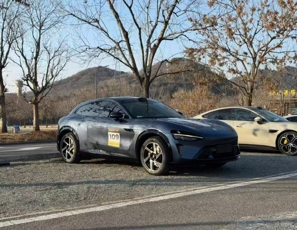 小米YU7無(wú)偽裝真車(chē)