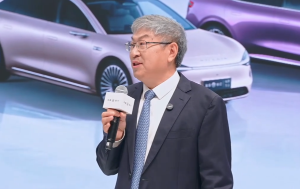 奇瑞控股集團黨委書(shū)記、董事長(cháng)尹同躍